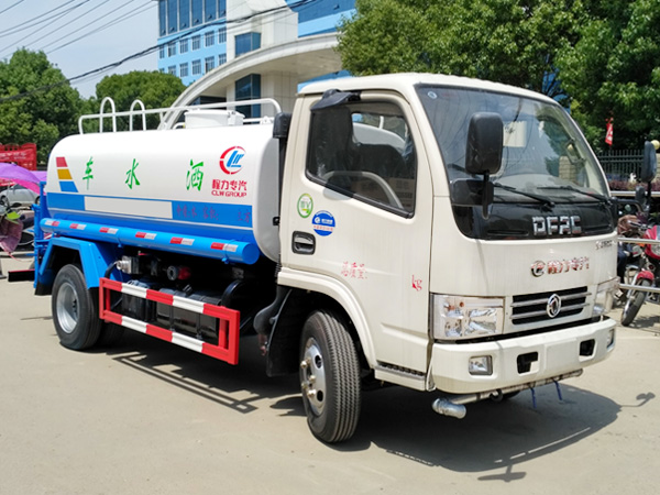 國五東風5方噴灑車 多利卡灑水車